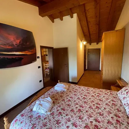 Bed and breakfast La Fiocchina - Magic Place - & In Garda - Countryside Farmhouse, Inside The Middle Of The *
